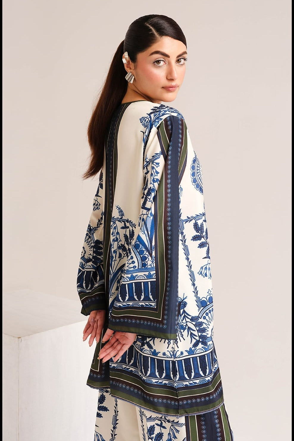 Noor Elan - Grace Stitch 