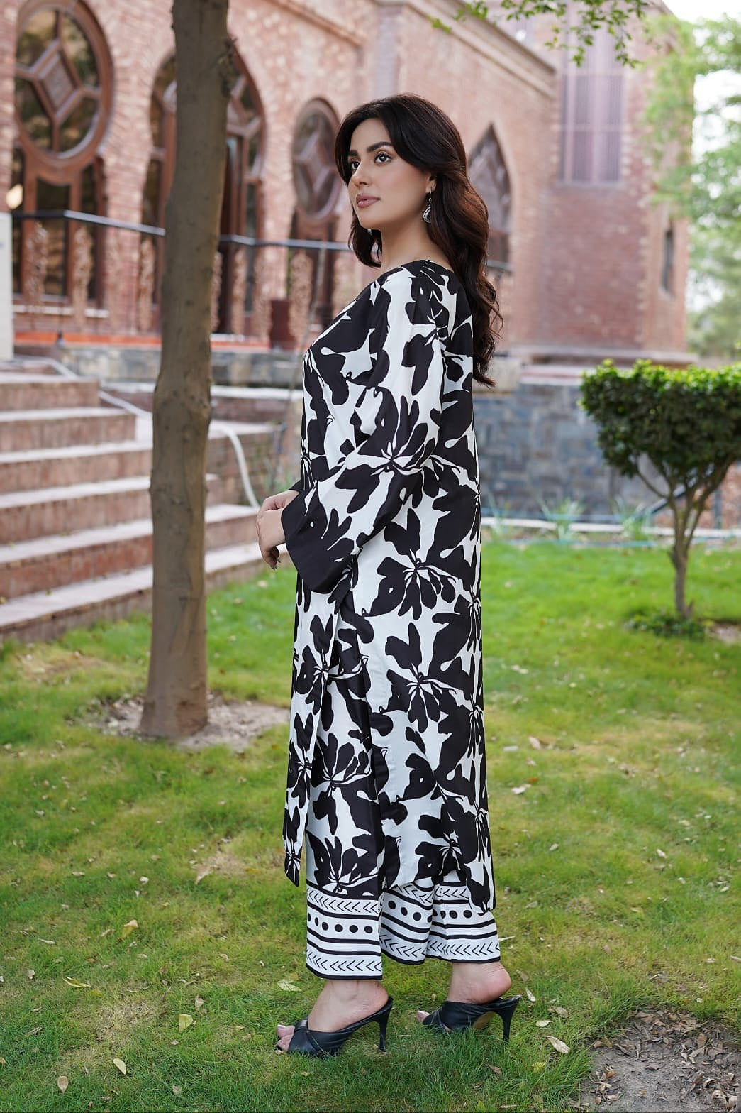 Syaahi Gul - Grace Stitch 