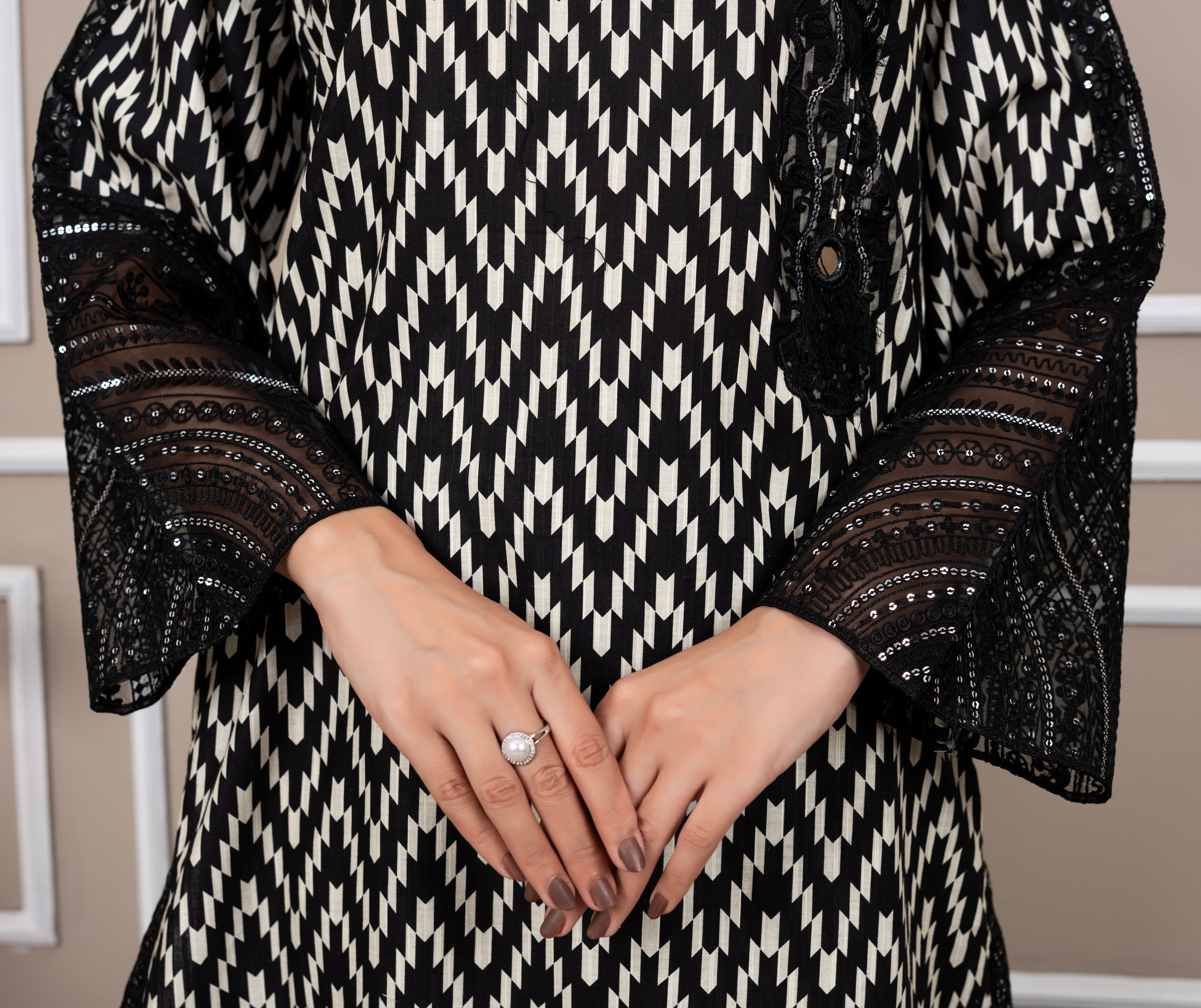 Noir Ivory - Grace Stitch 